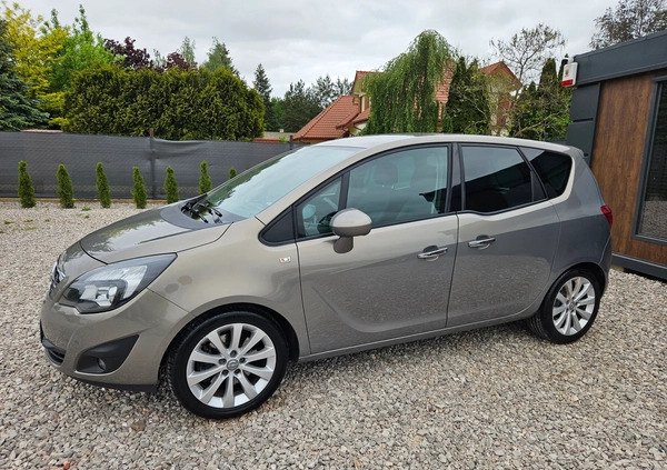 Opel Meriva cena 22700 przebieg: 199980, rok produkcji 2010 z Warszawa małe 232